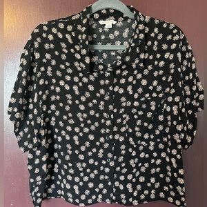 American Eagle Daisy Button Up